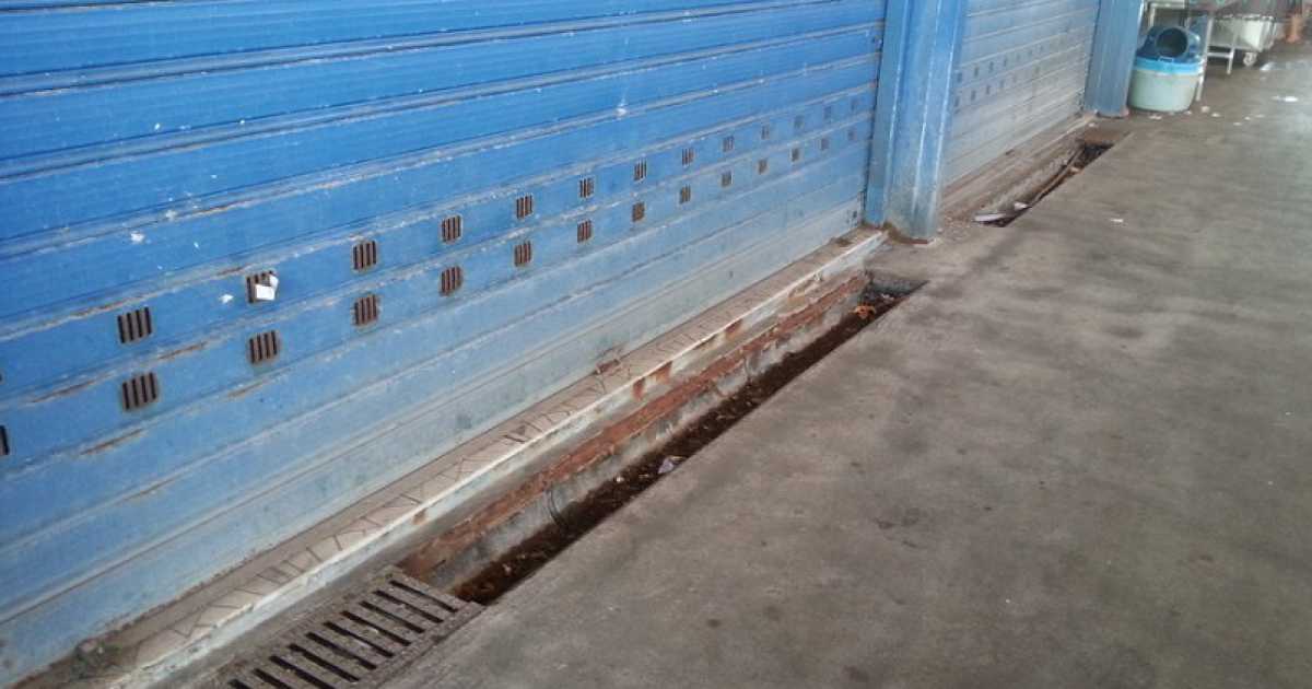 Bari, al mercato il furto delle caditoie di ghisa: �Costretti a smontarle ogni giorno�